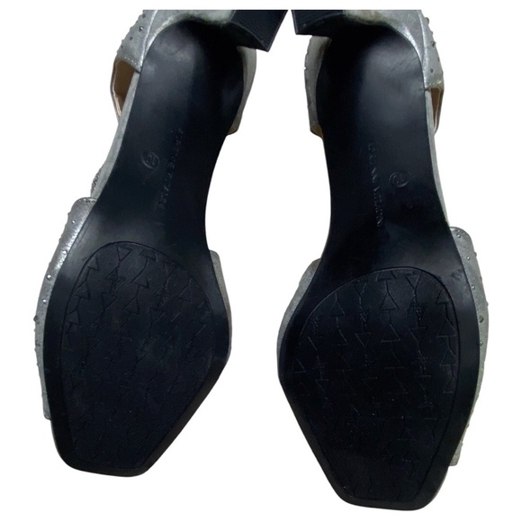 NWOT Adrienne Vittadini “GOLLY”Silver & Rhinestone Heels - Picture 4 of 5